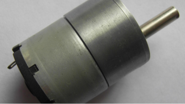 深圳新能源汽車電機(jī)廠家為您揭秘:連接器如何應(yīng)對新能源汽車電機(jī)發(fā)熱與振動問題