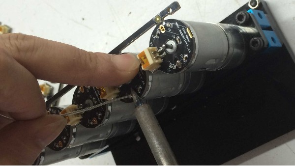 深圳機(jī)器人電機(jī)電機(jī)廠(chǎng)家為您解說(shuō)工業(yè)機(jī)器人電機(jī)控制原理