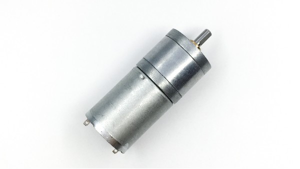 深圳機(jī)器人電機(jī)廠家為您揭秘:普通直流電機(jī)、伺服電機(jī)和步進(jìn)電機(jī)是機(jī)器人常用的三種電機(jī)