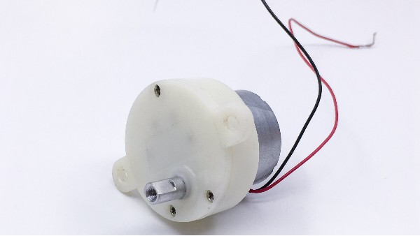 深圳JS40電機(jī)電機(jī)廠家為您揭秘:寵物喂食器電機(jī)的功率與投喂